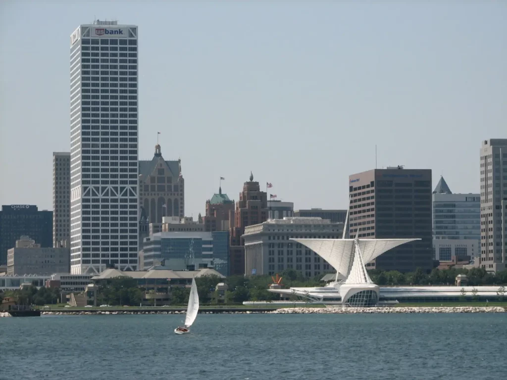 Downtown Milwaukee skyline and the Milwaukee Art Museum along Lake Michigan